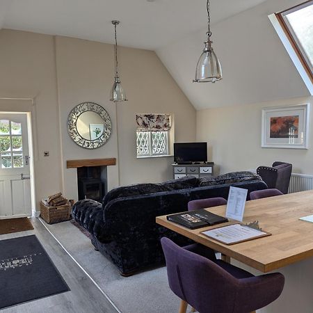 The Coach House Apartment At Cefn Tilla Court, Usk Exterior photo