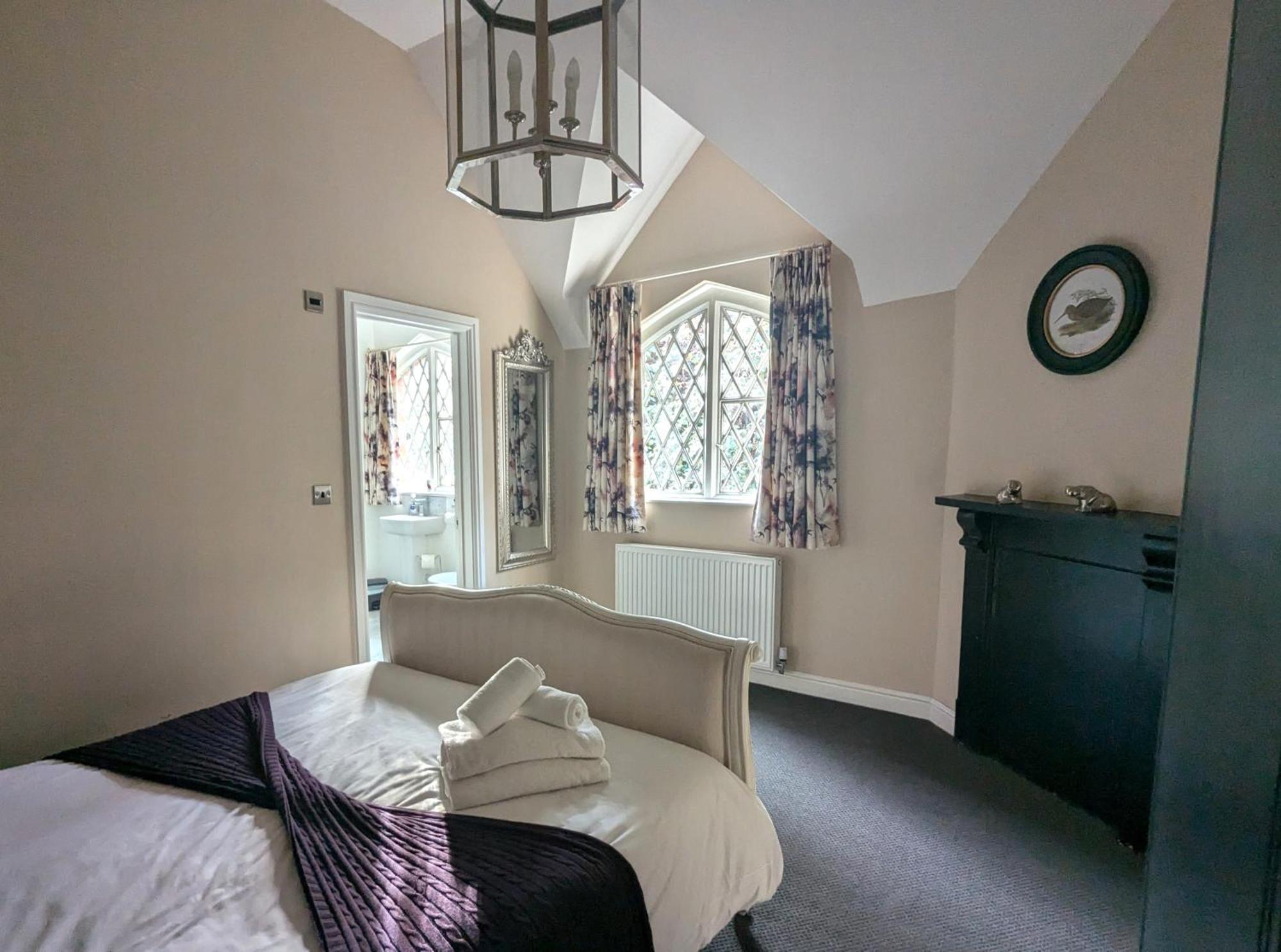 The Coach House Apartment At Cefn Tilla Court, Usk Exterior photo